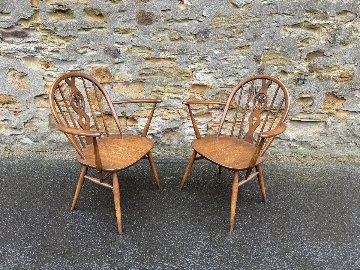 9 Ercol chairs(Pair of Ercol armchairs)の画像