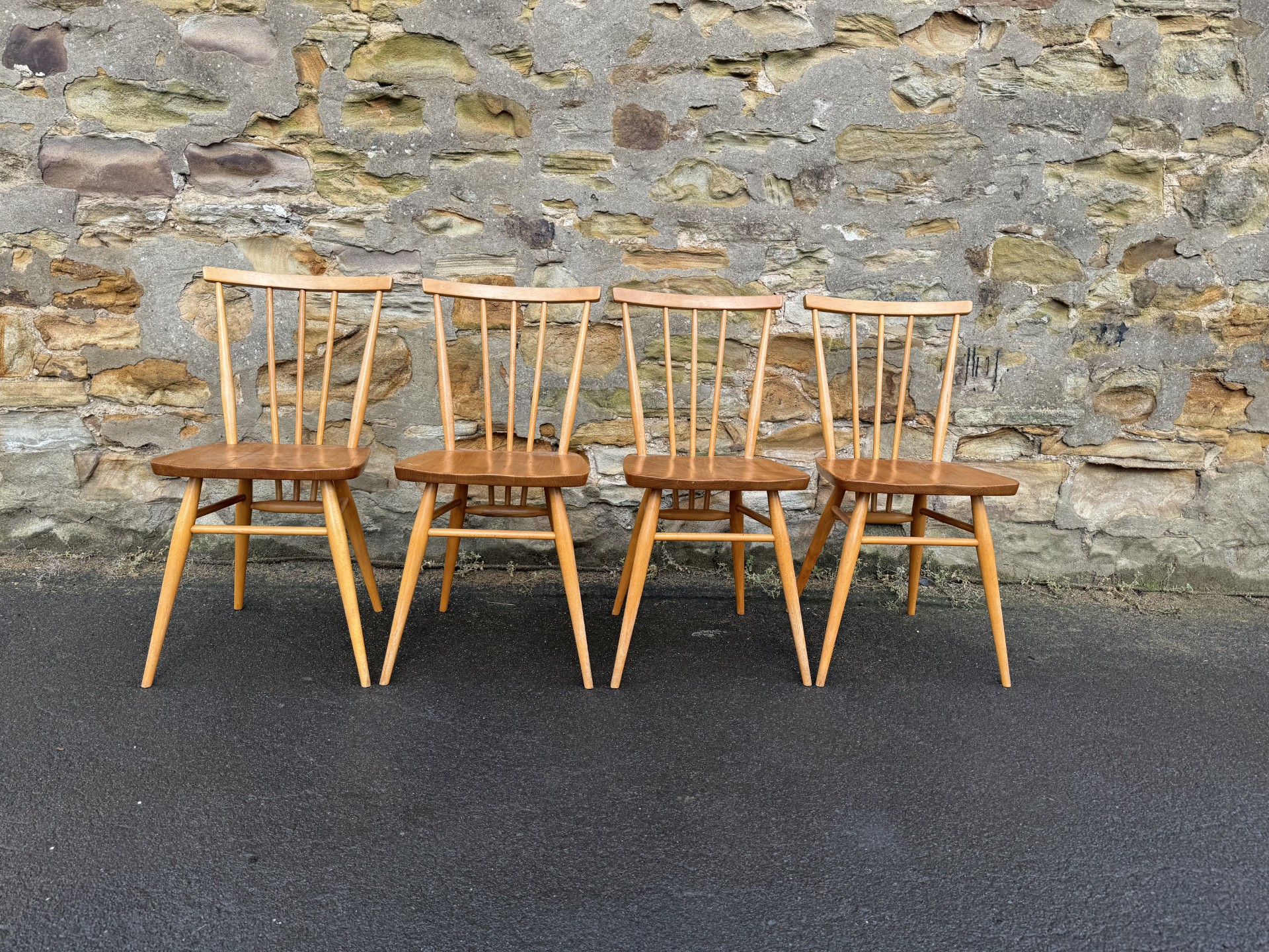 9 Ercol chairs(4 Ercol chairs)の画像