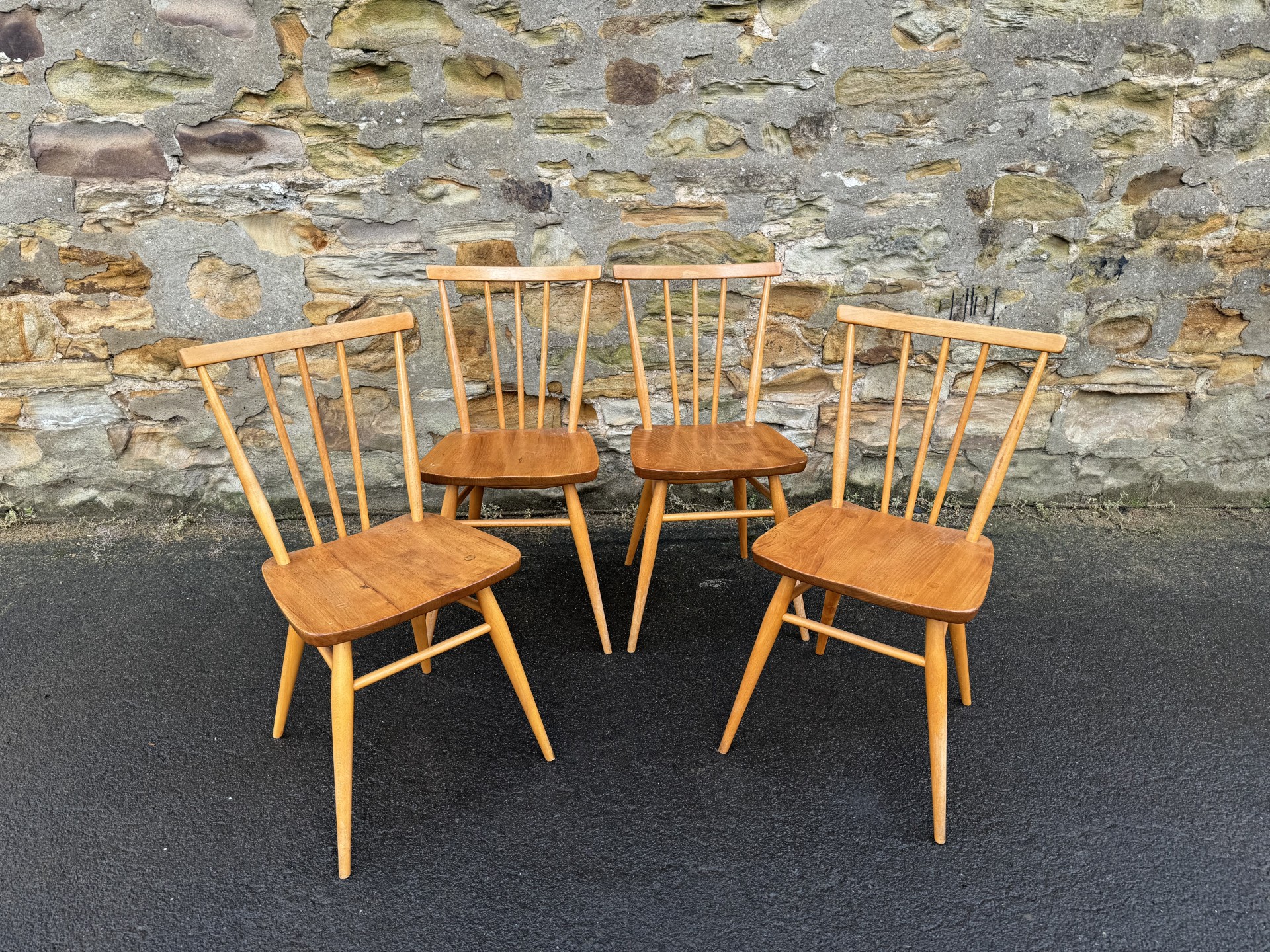 9 Ercol chairs(4 Ercol chairs)の画像