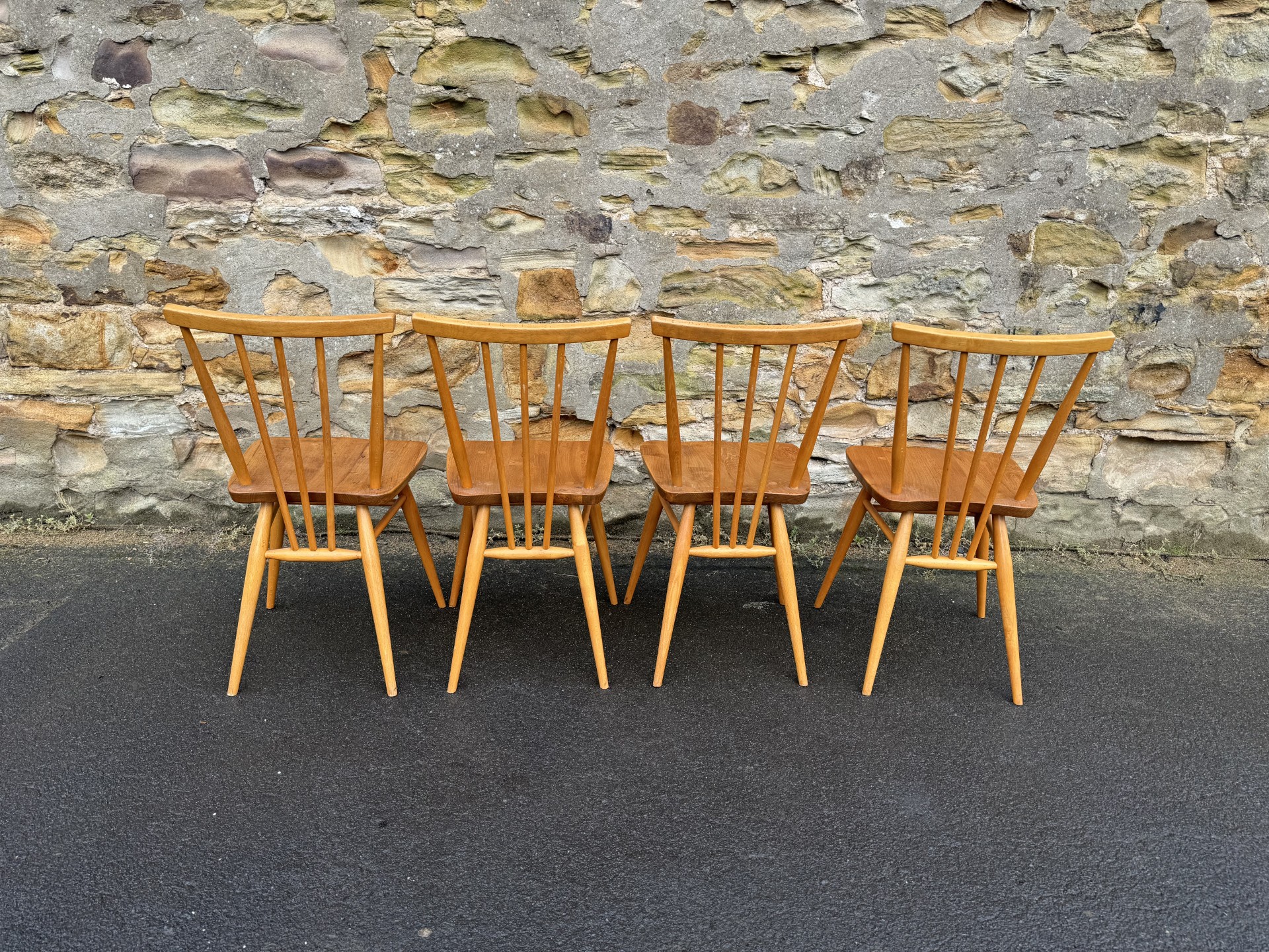 9 Ercol chairs(4 Ercol chairs)の画像