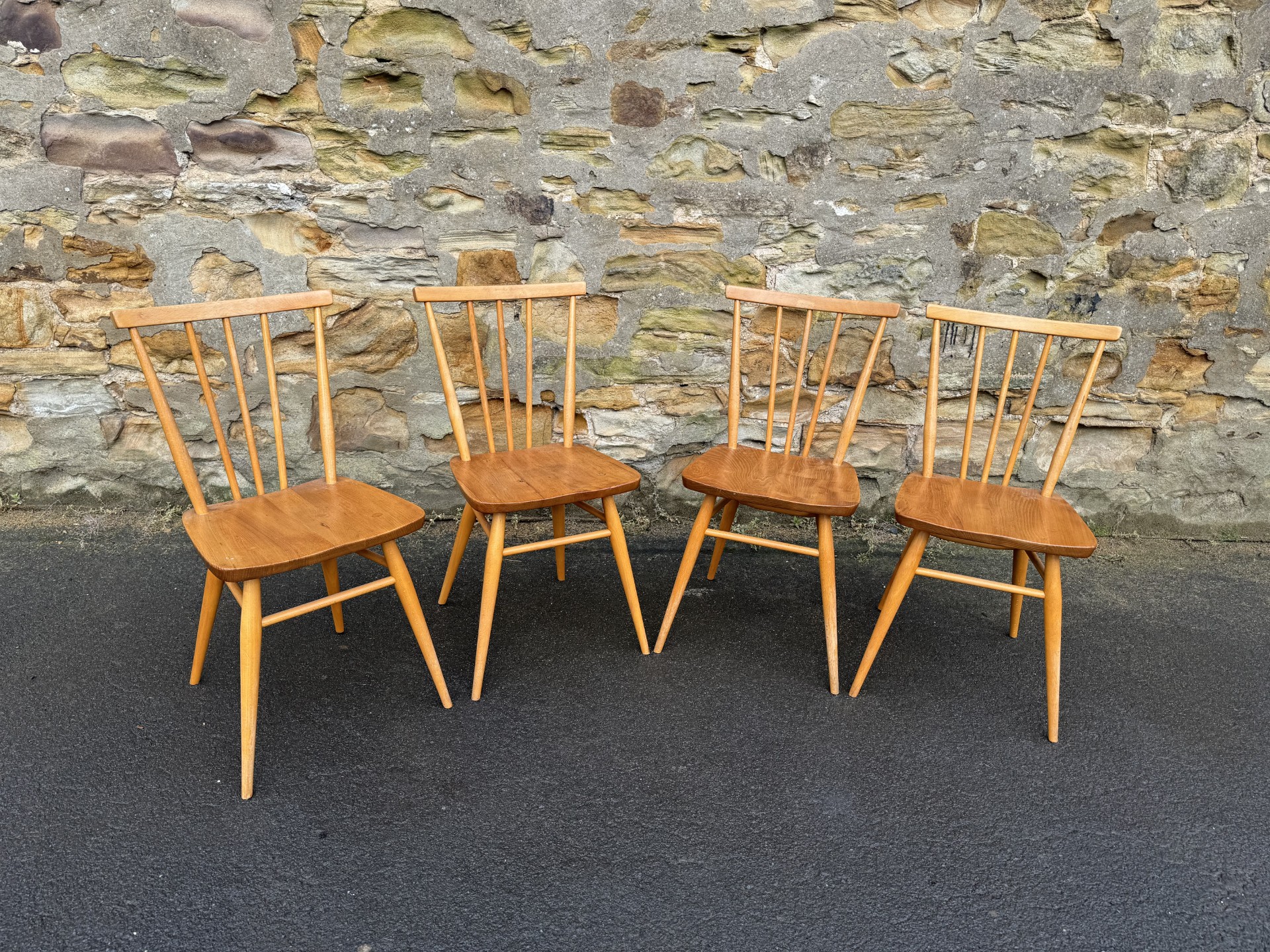 9 Ercol chairs(4 Ercol chairs)の画像