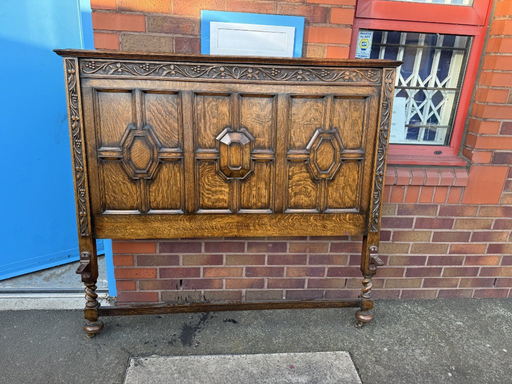 Barley twist bedの画像