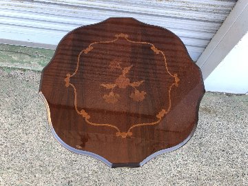 Marquetry inlay tableの画像