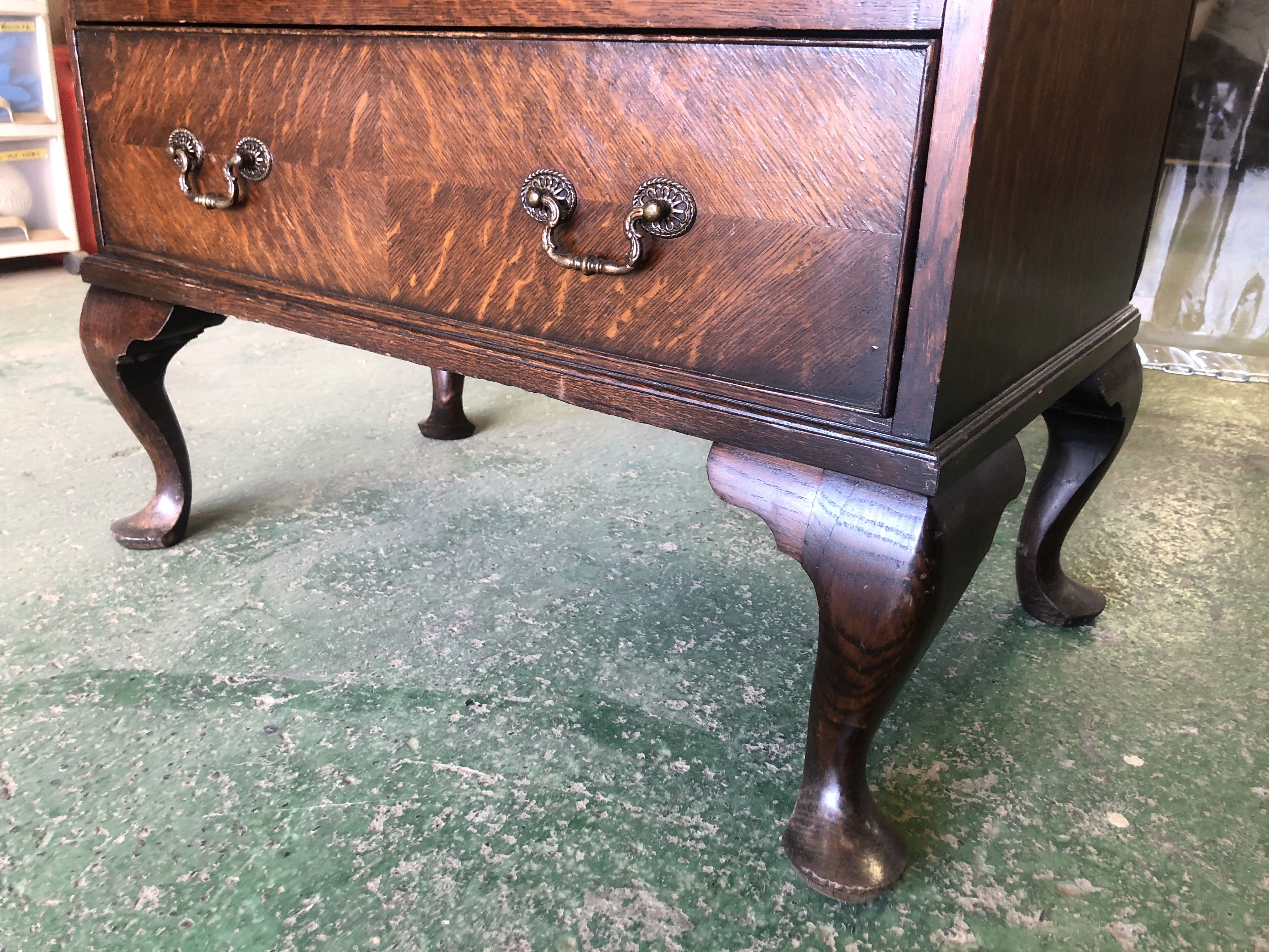 Queen Anne Style England Oak Bureau Bookcaseの画像