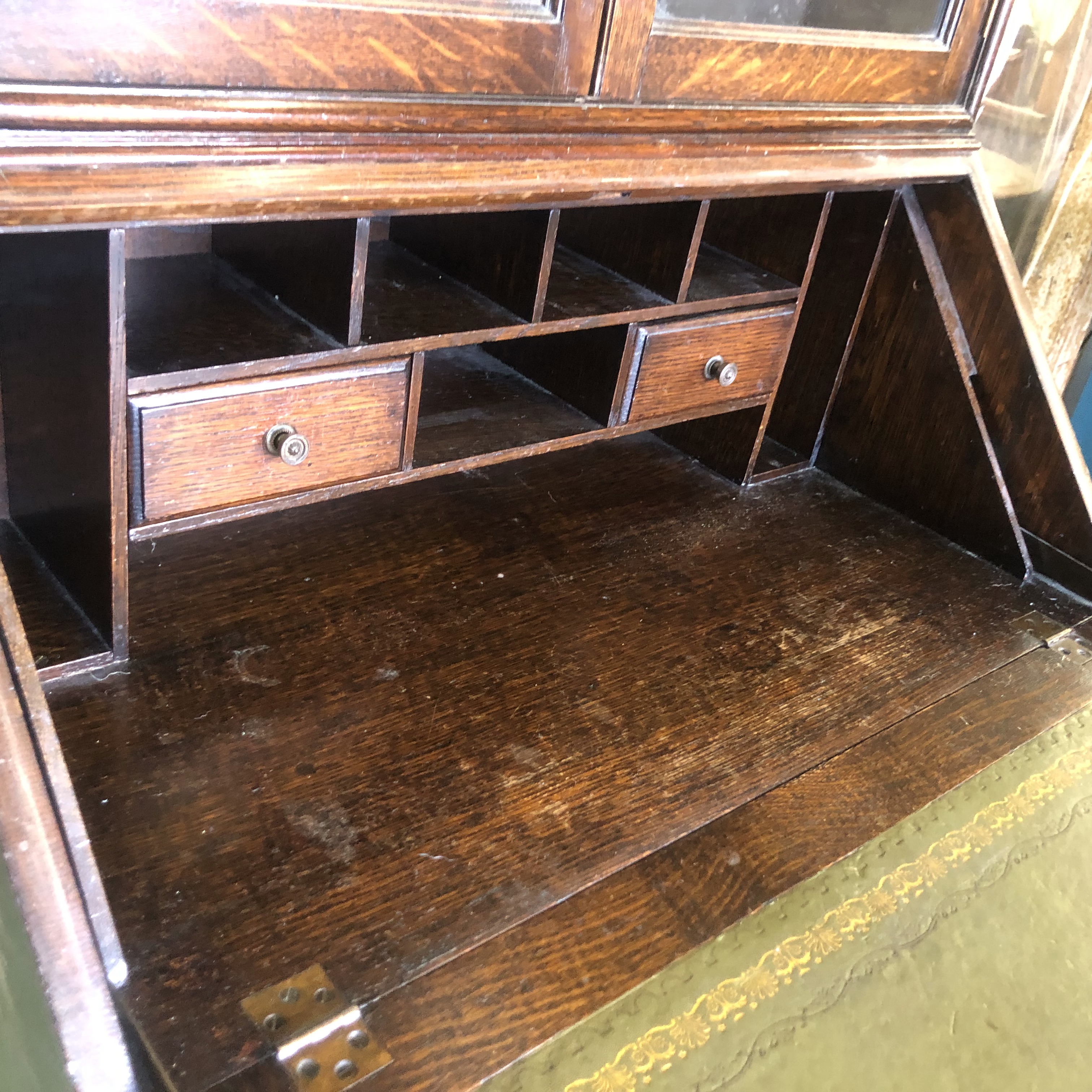 Queen Anne Style England Oak Bureau Bookcaseの画像