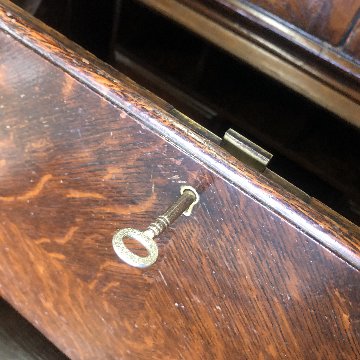 Queen Anne Style England Oak Bureau Bookcaseの画像