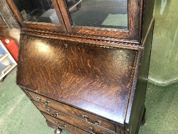 Queen Anne Style England Oak Bureau Bookcaseの画像