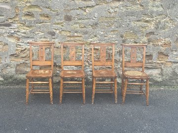 Set of four church chairsの画像