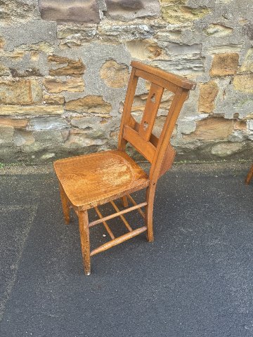 Set of four church chairsの画像