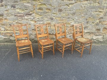 Set of four church chairsの画像