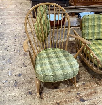 Ercol Windsor 3 piece lounge suite(Rocking Chair)の画像