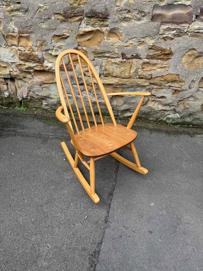 Ercol Rocking Chairの画像