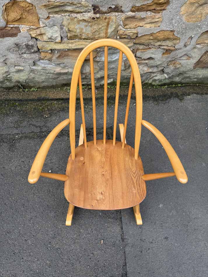 Ercol Rocking Chairの画像