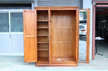 昭和レトロ／洋風家具　サクラ ３ドアワードローブ／Danielの画像