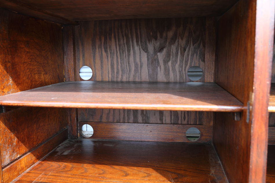 Jaccobean style heavy oak Side Cabinet / TV Boardの画像