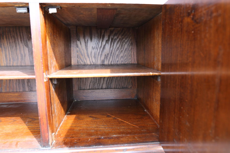 Jaccobean style heavy oak Side Cabinet / TV Boardの画像