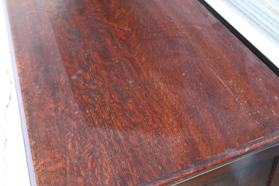 Jaccobean style heavy oak Side Cabinet / TV Boardの画像