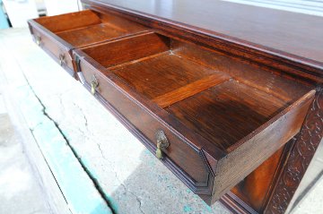 Jaccobean style heavy oak Side Cabinet / TV Boardの画像