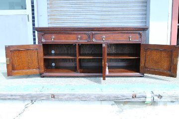 Jaccobean style heavy oak Side Cabinet / TV Boardの画像
