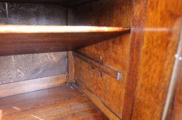 Jaccobean style heavy oak Side Cabinet / TV Boardの画像