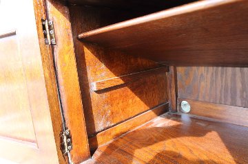 Jaccobean style heavy oak Side Cabinet / TV Boardの画像