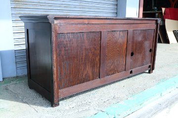 Jaccobean style heavy oak Side Cabinet / TV Boardの画像