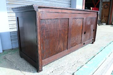 Jaccobean style heavy oak Side Cabinet / TV Boardの画像