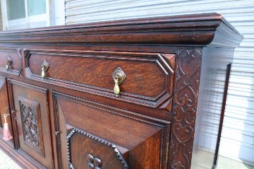 Jaccobean style heavy oak Side Cabinet / TV Boardの画像