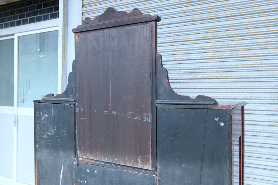 Art Nouveau Mirrored Back Mahogany Display Cabinet with Stained Glass Doors and Metal-Inlaidの画像