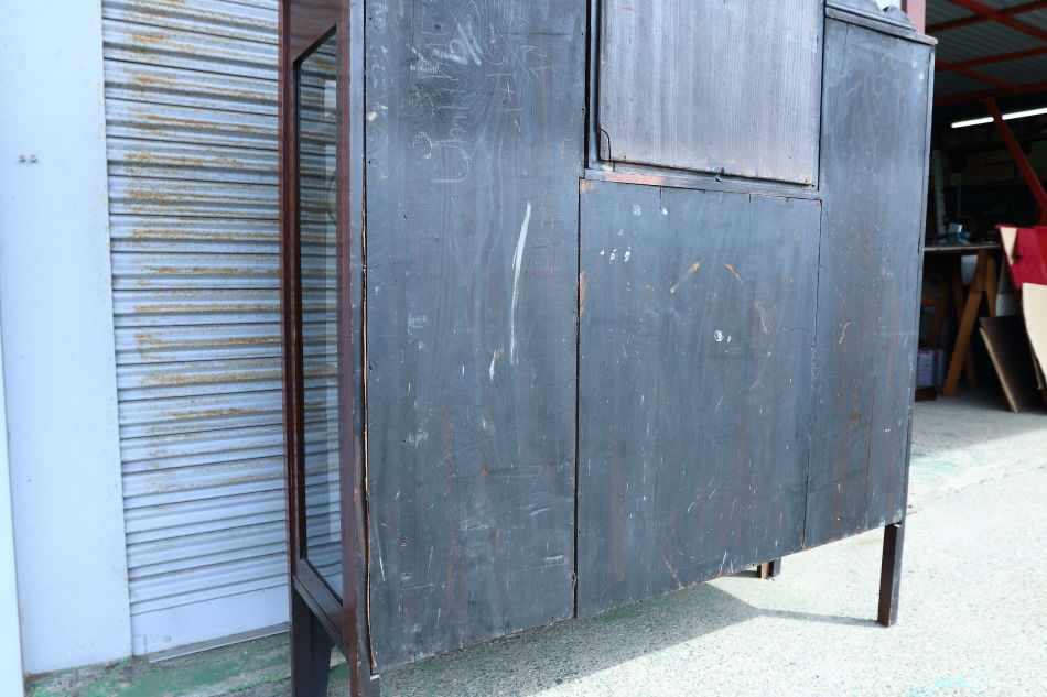 Art Nouveau Mirrored Back Mahogany Display Cabinet with Stained Glass Doors and Metal-Inlaidの画像