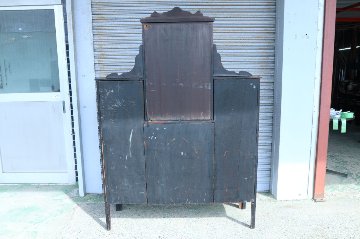 Art Nouveau Mirrored Back Mahogany Display Cabinet with Stained Glass Doors and Metal-Inlaidの画像