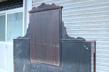 Art Nouveau Mirrored Back Mahogany Display Cabinet with Stained Glass Doors and Metal-Inlaidの画像