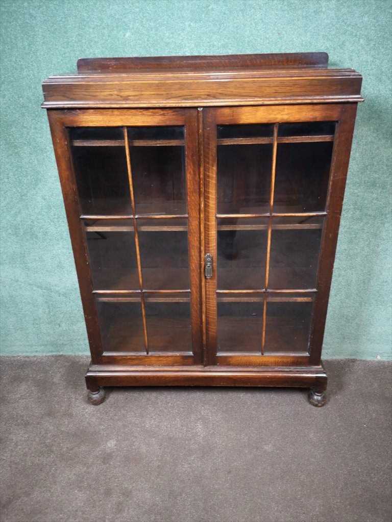 Oak bookcaseの画像