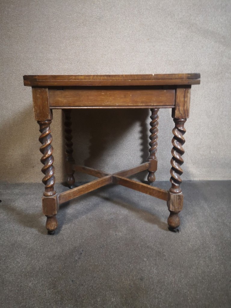 Small oak barley twist draw leafの画像