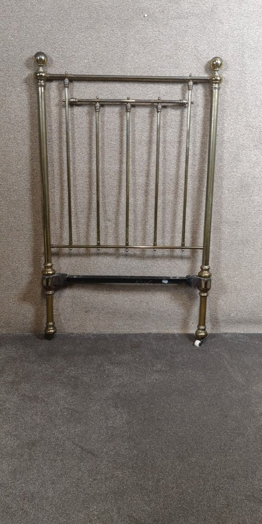 Victorian brass bedの画像