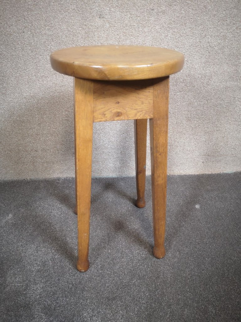 Oak stoolの画像