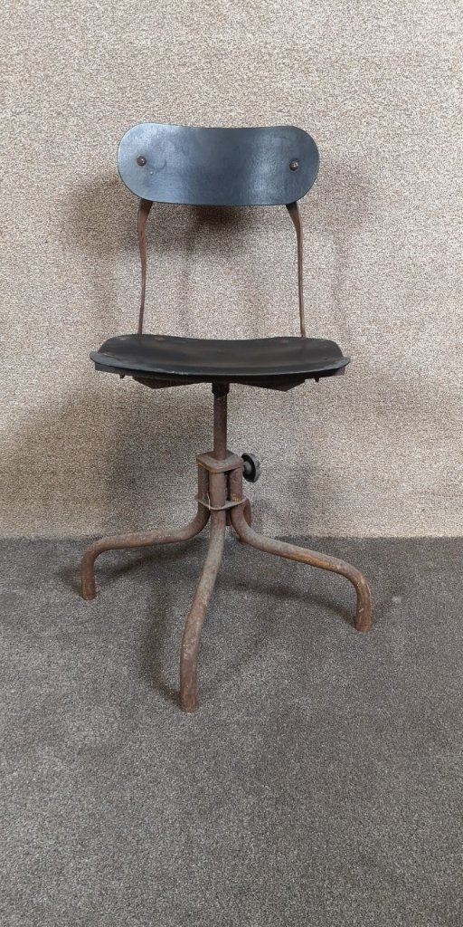 Industrial chairの画像