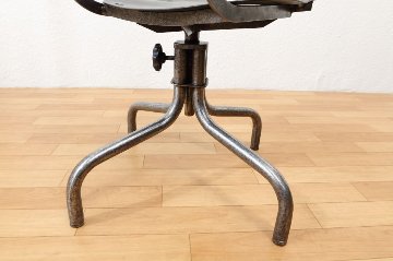 Industrial chair画像