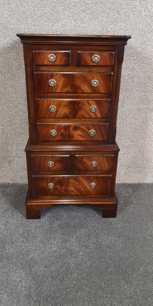 Mahogany chestの画像