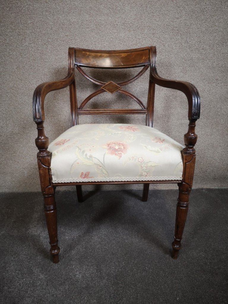 Mahogany armchairの画像