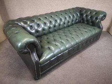Chesterfield sofa and gents club chair(sofa)画像