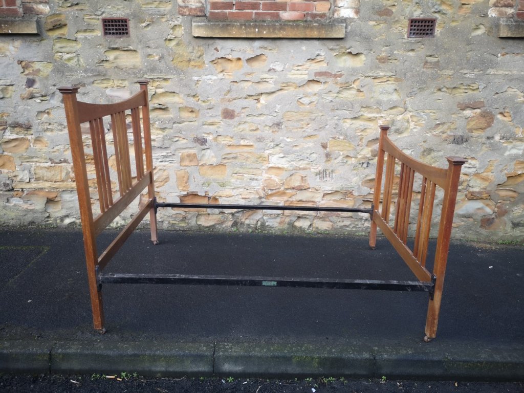 Edwardian Oak double bedの画像