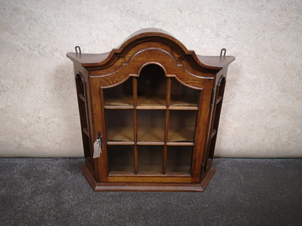Oak domed top hanging cabinetの画像