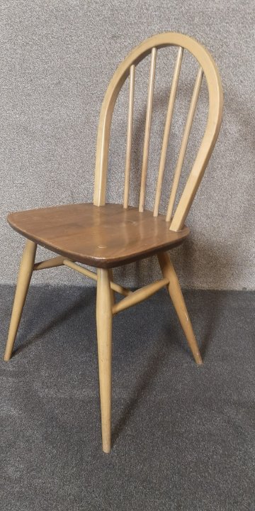 Set of four Ercol Windsor chairs画像