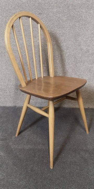 Set of four Ercol Windsor chairs画像