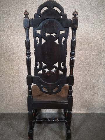 Carved oak chair画像