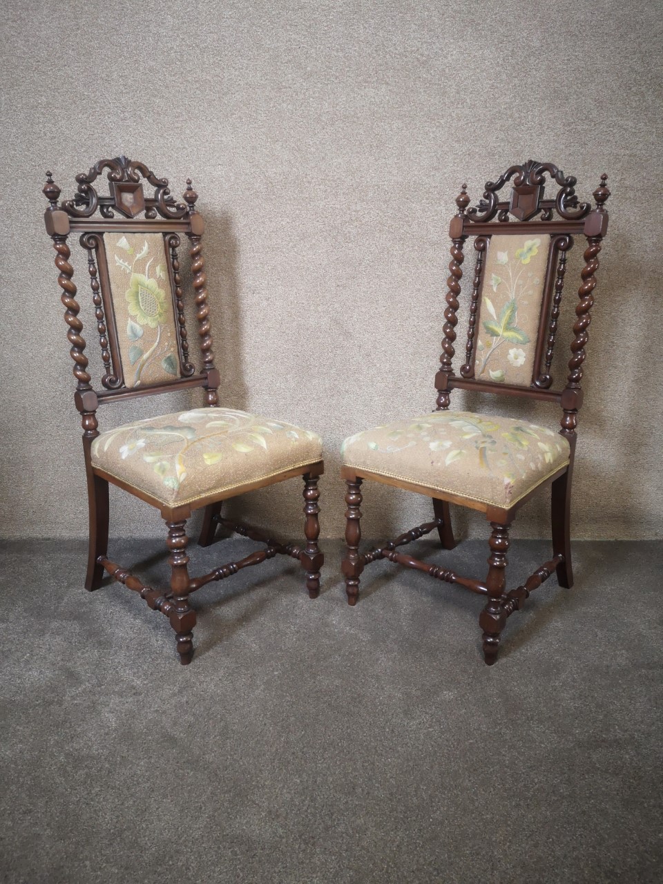 Pair of Victorian rosewood chairs画像