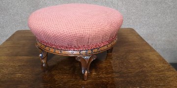 Circular walnut cabriole leg stool画像