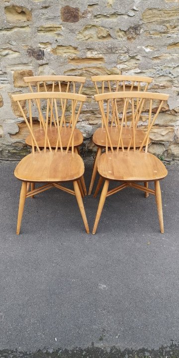 Ercol furniture (Set of four original Ercol chairs)画像
