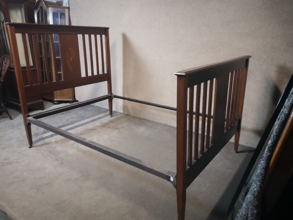 Edwardian inlaid mahogany bedの画像
